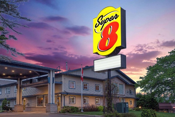 Super 8 by Wyndham Sault Ste Marie On image 2