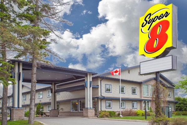 Super 8 by Wyndham Sault Ste Marie On image 25