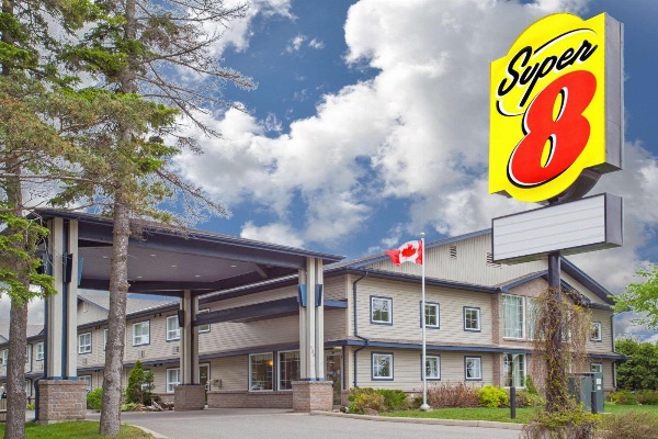 Super 8 by Wyndham Sault Ste Marie On image 3